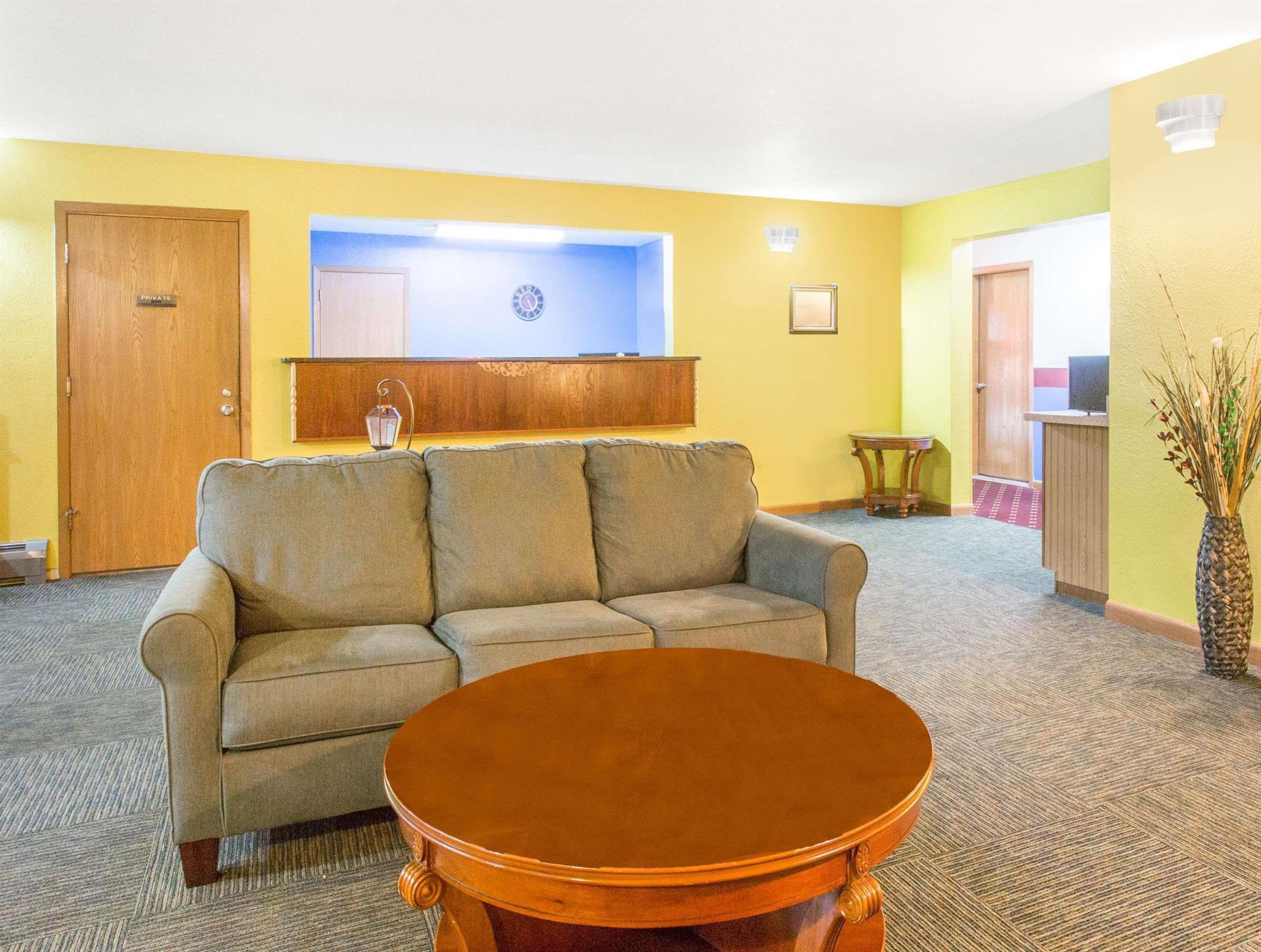 Super 8 By Wyndham Escanaba Exterior foto